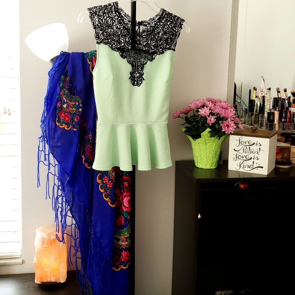 🍐💥Papaya top with lace details👑